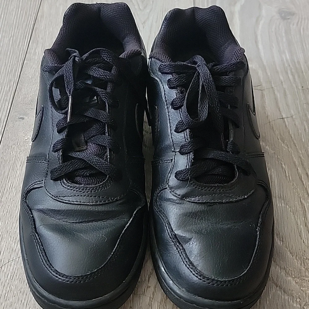 Nike Sneakers - Picture 2 of 5